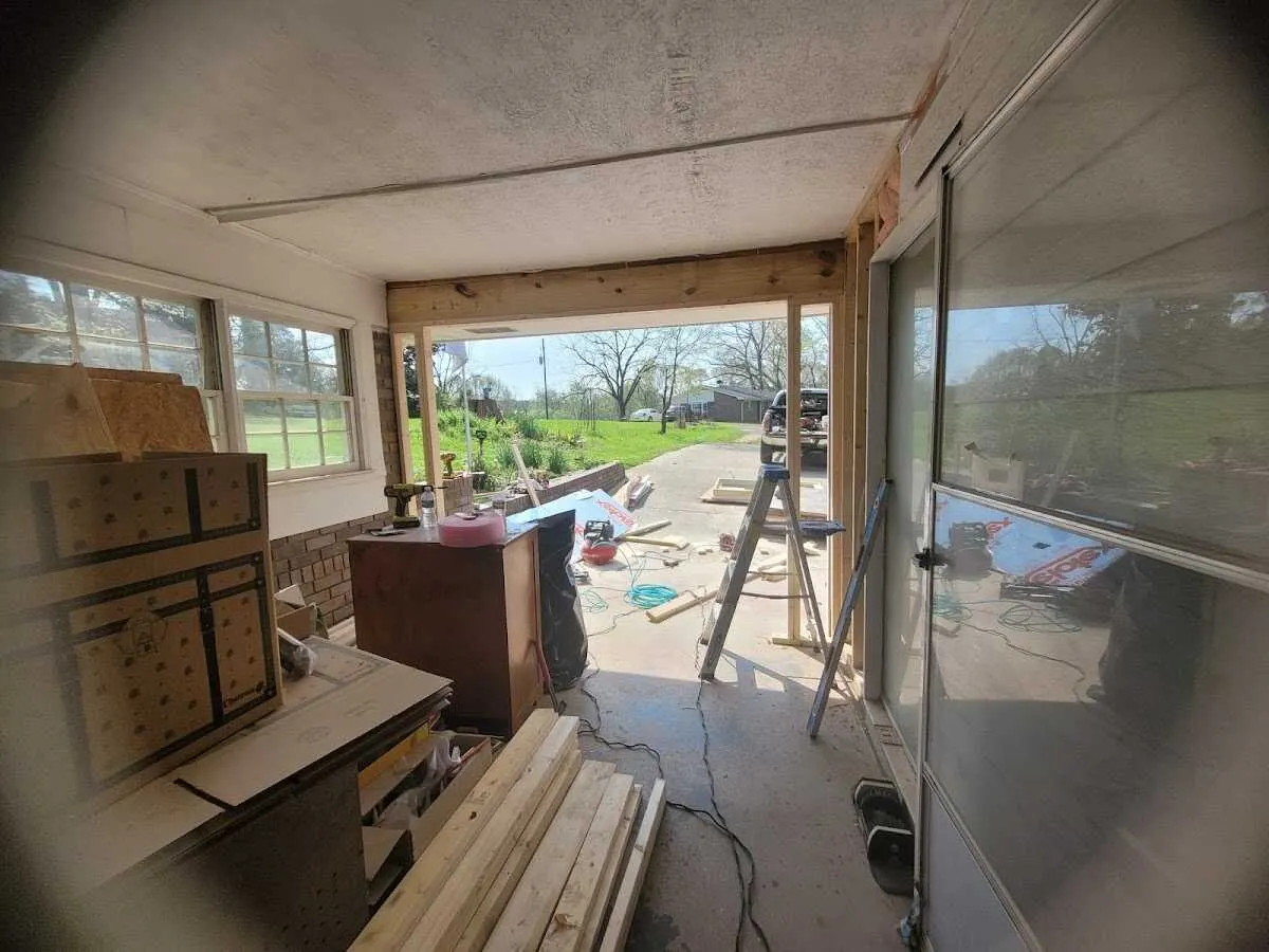 Air movers and dehumidifier for Water Mitigation Services in Bee Ridge